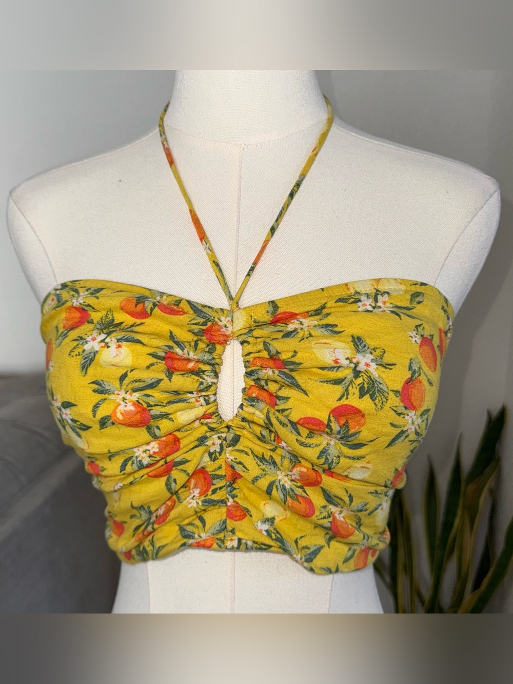Wild Fable Citrus Smocked Halter Crop Top Medium Yellow Summer Beach Vacation M